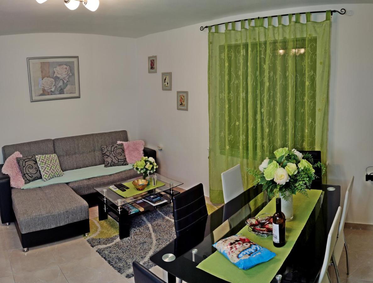 Apartmani Anastazija Karlobag Zewnętrze zdjęcie