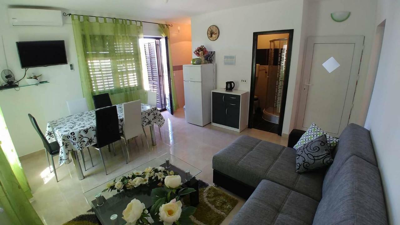 Apartmani Anastazija Karlobag Zewnętrze zdjęcie